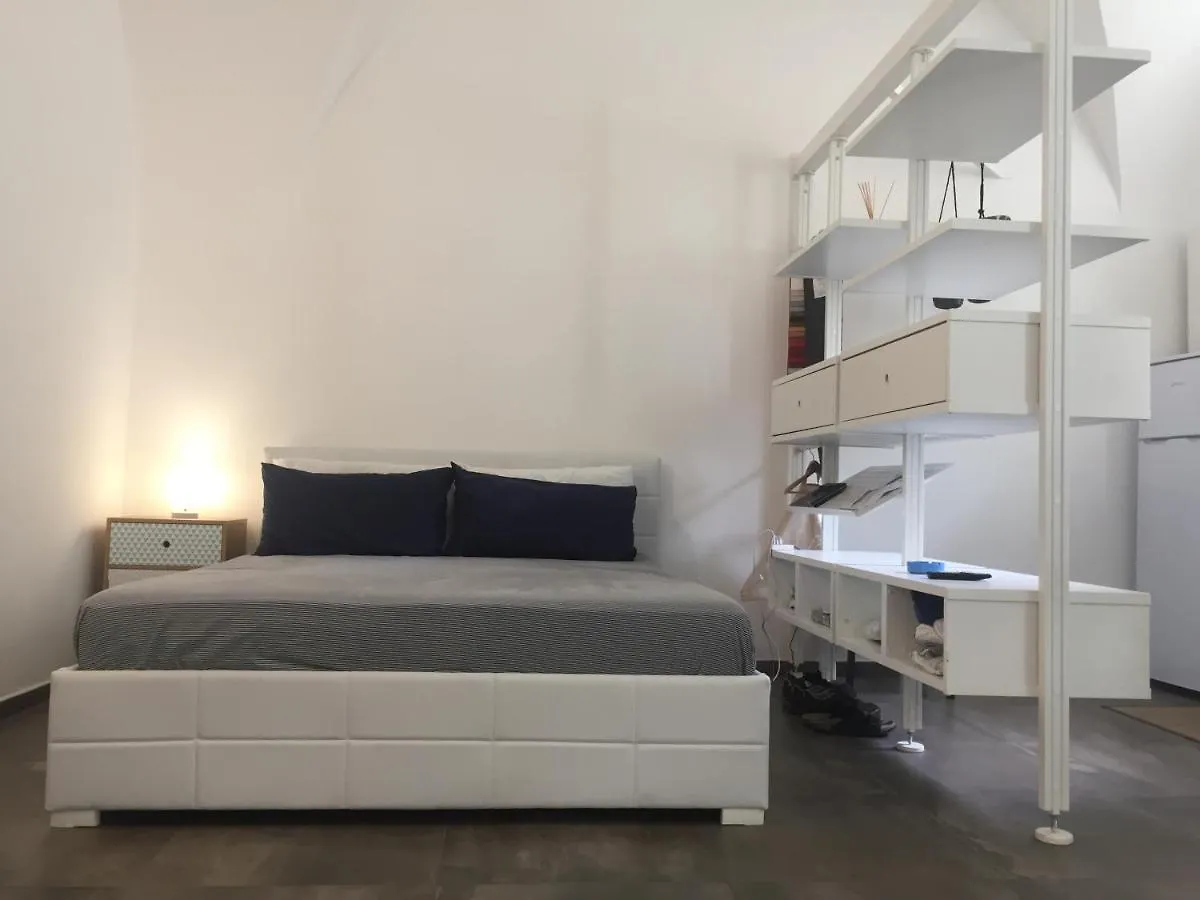 Appartamento Zziny House Aeroporto di Catania Fontana Rossa 0*,  Italia