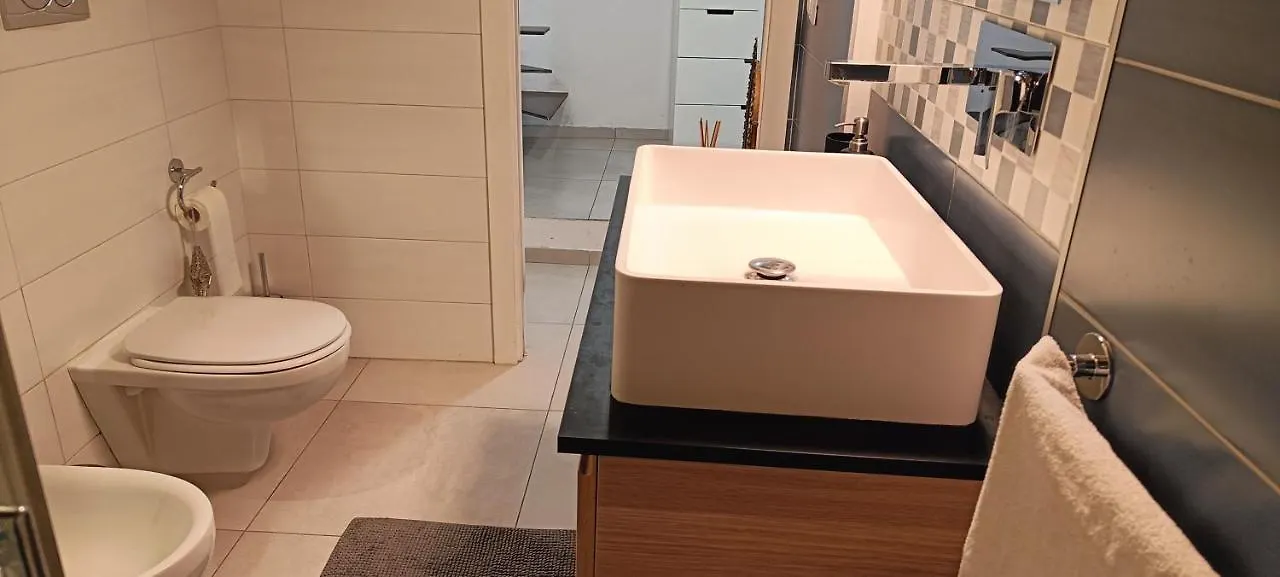 Appartamento Zziny House Aeroporto di Catania Fontana Rossa Italia