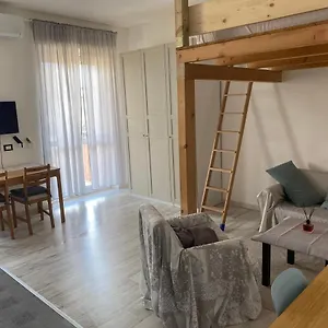 Serenella , Milano Italia